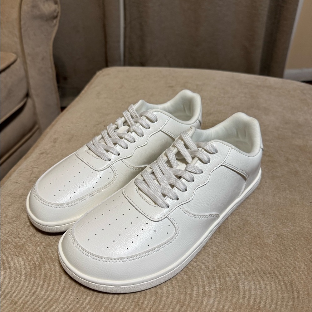 Sleek White Men's Sneakers